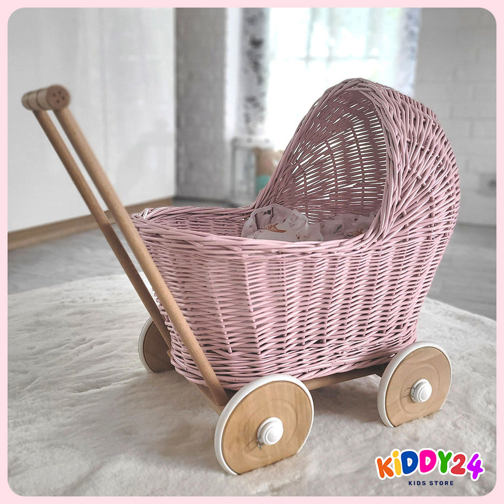 Korbkinderwagen für Puppen in Rosa – Liebevoll Handgefertigt & Elegant