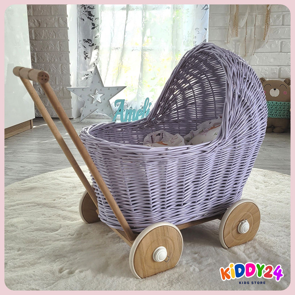 Korbkinderwagen für Puppen in Lila – Liebevoll Handgefertigt & Elegant